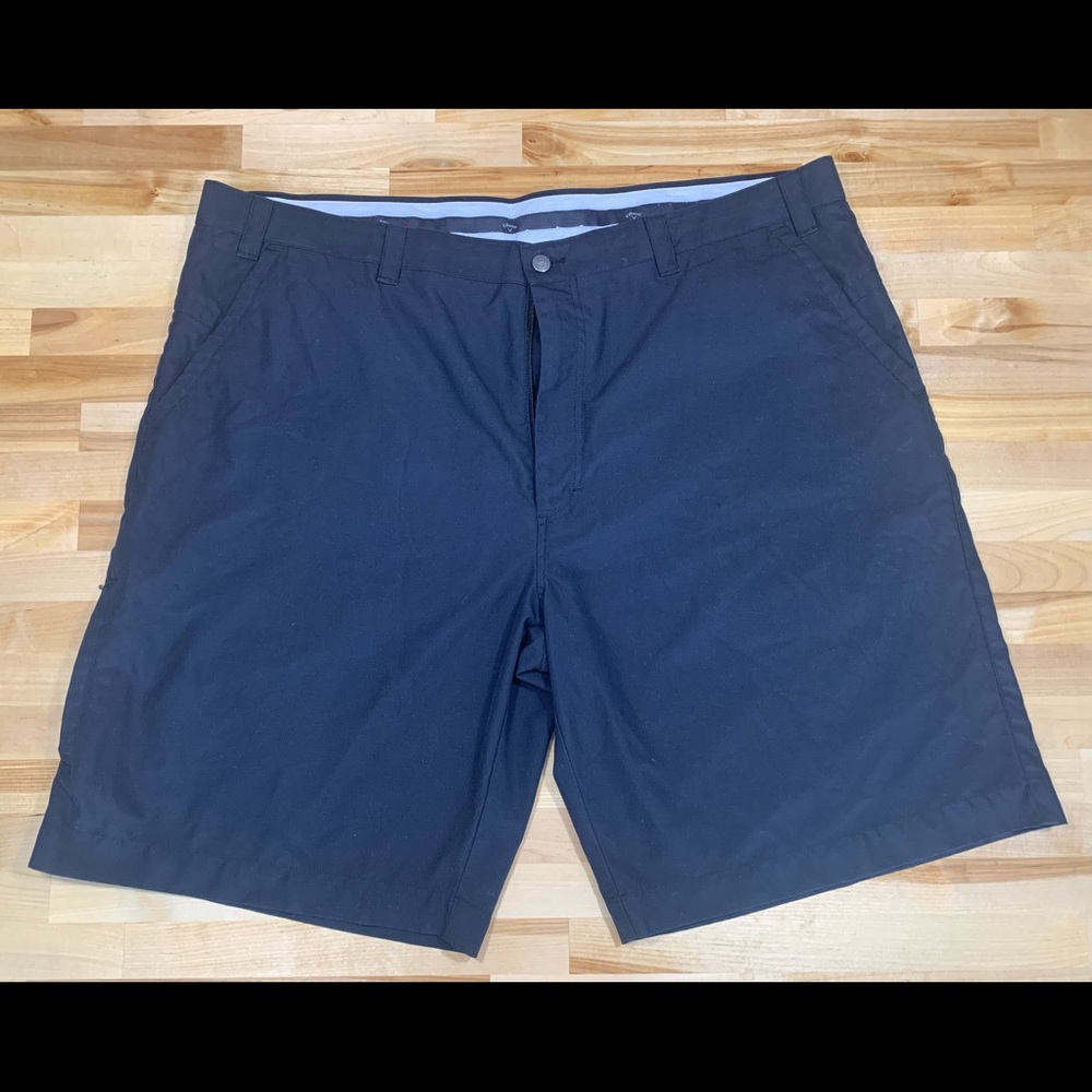 Men’s black Callaway golf shorts, size 42